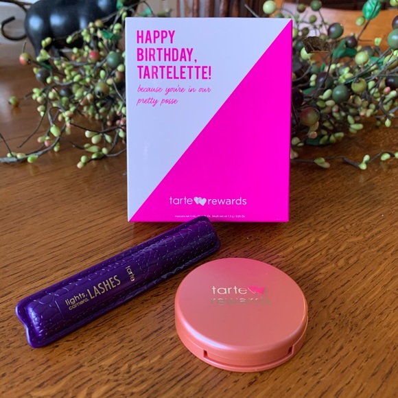 Look 👀 New TARTE Mascara & Blush Set $25 Value!! - Picture 2 of 8